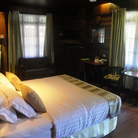 Highland Resort & Nature Tours Tomohon Chambre photo