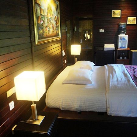 Highland Resort & Nature Tours Tomohon Chambre photo